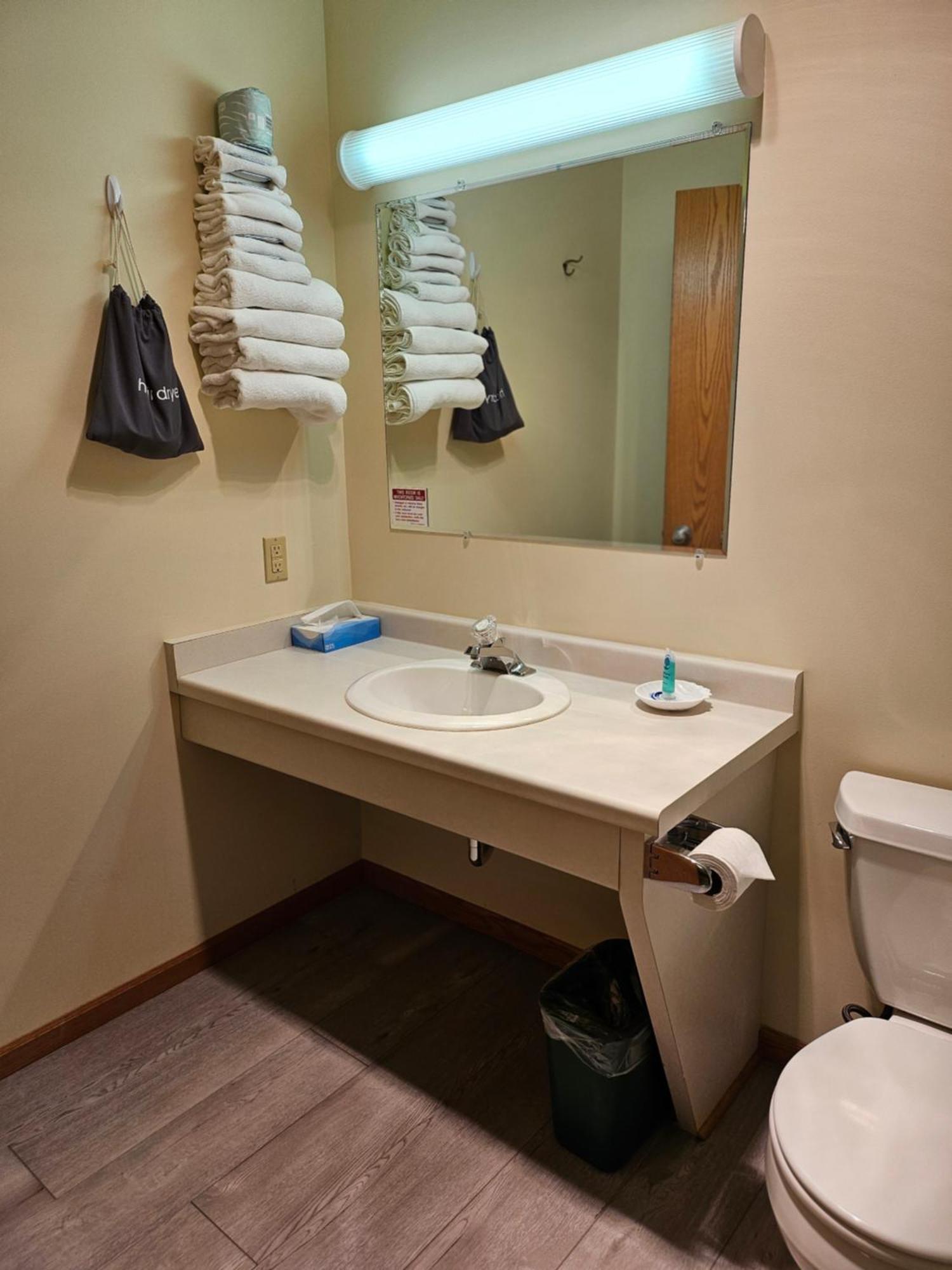 Lincoln Host Motor Inn Escanaba Oda fotoğraf